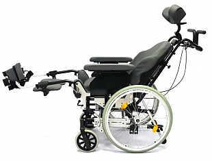 код.250-069051 Кресло-коляска инвалидная многофункциональная с откидной спинкой, вариант исполнения  LY-250 (BREEZY Relax2 XL), ширина сиденья 51 (47-53) см